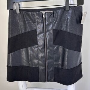 Lizard Thicket Black Faux Leather Front Zipper Mini Skirt SZ Medium